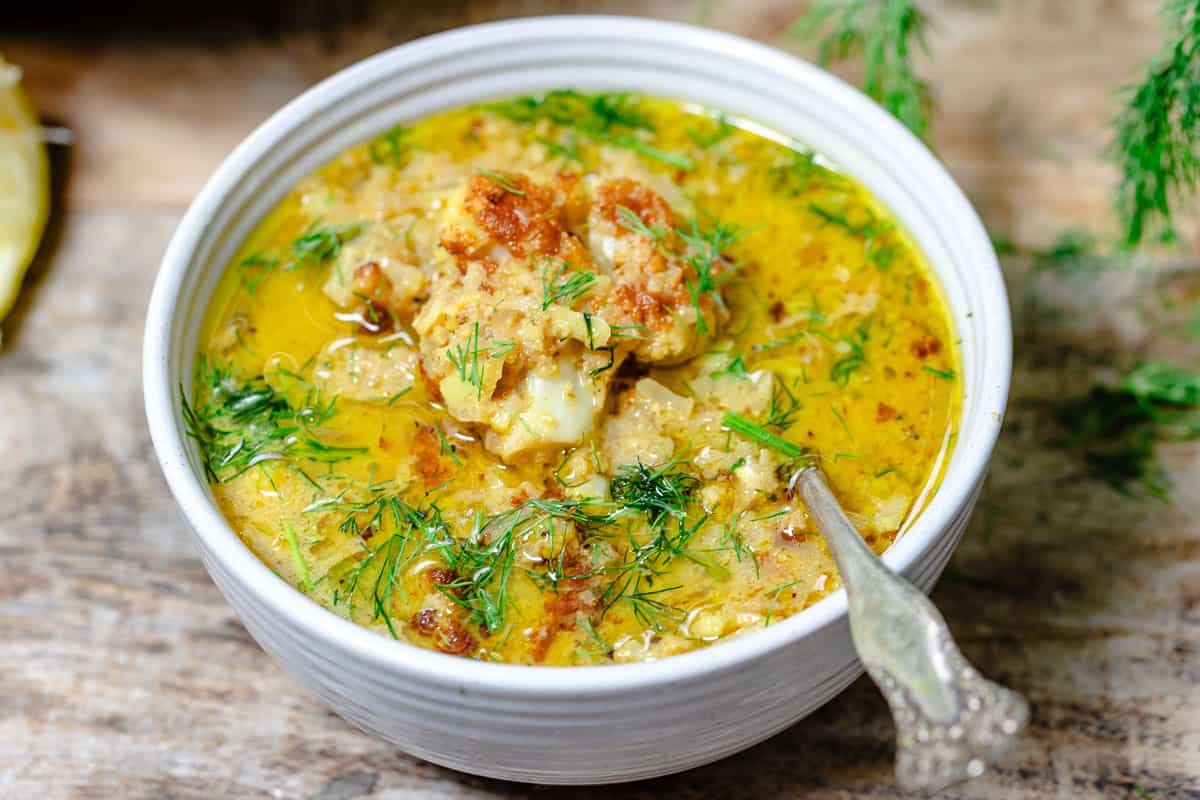 Mediterranean Cauliflower Soup: Creamy, Light & Spice-Packed